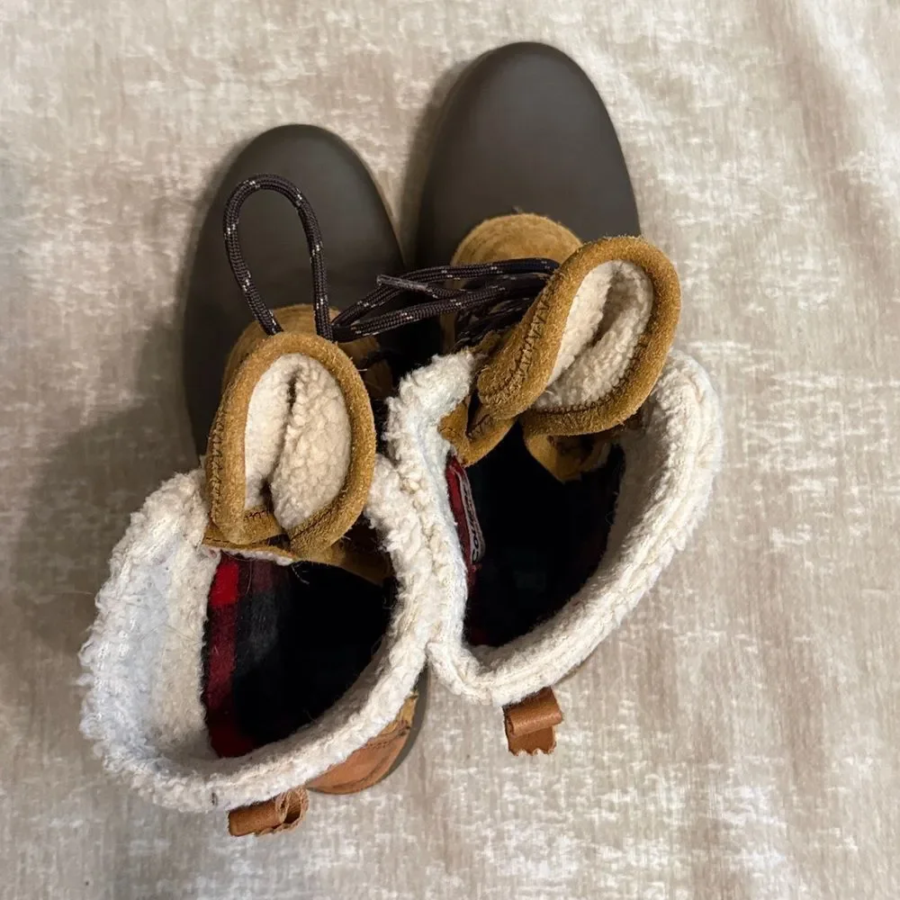 Cougar Originals Maple Sugar Winter Boots.